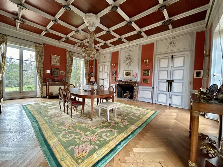 Maison Lusignan - 10 chambres - 721m²