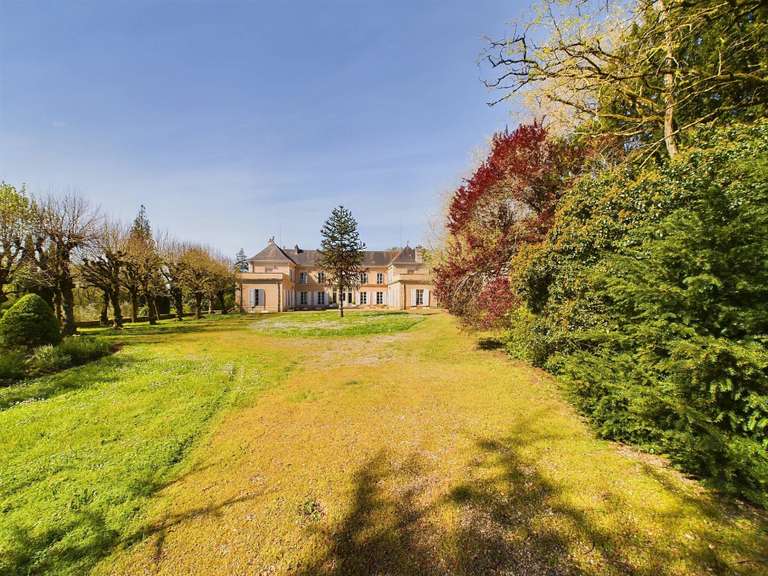 Maison Lusignan - 10 chambres - 721m²