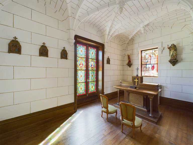 Maison Lusignan - 10 chambres - 721m²