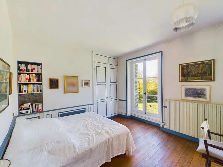 Maison Lusignan - 10 chambres - 721m²