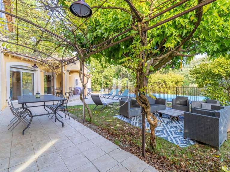 Maison Roussillon - 6 chambres - 220m²