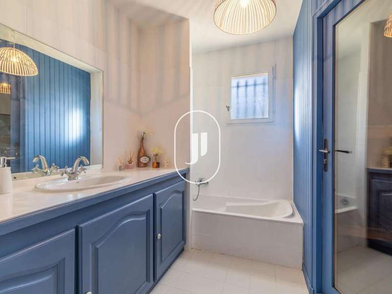 Maison Roussillon - 6 chambres - 220m²