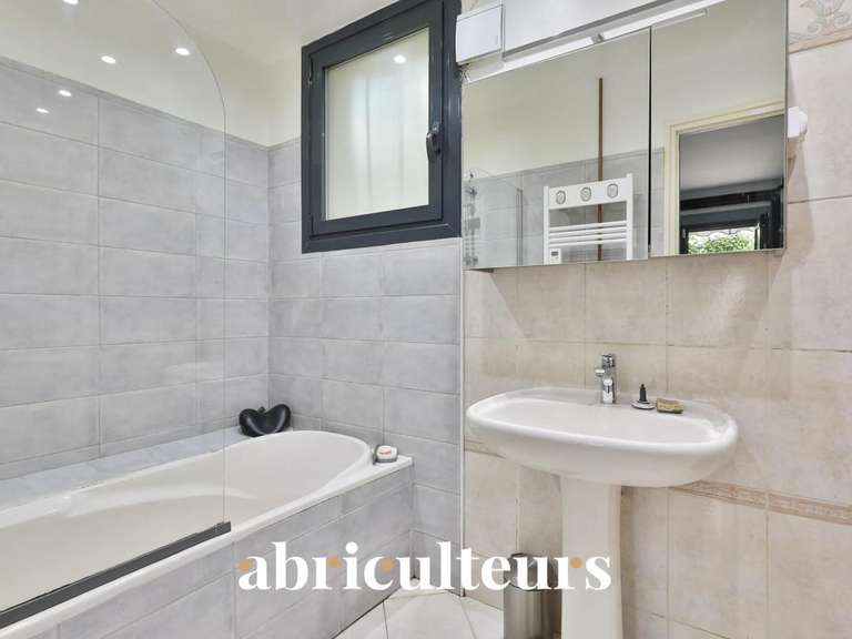 House Issy-les-Moulineaux - 4 bedrooms - 140m²
