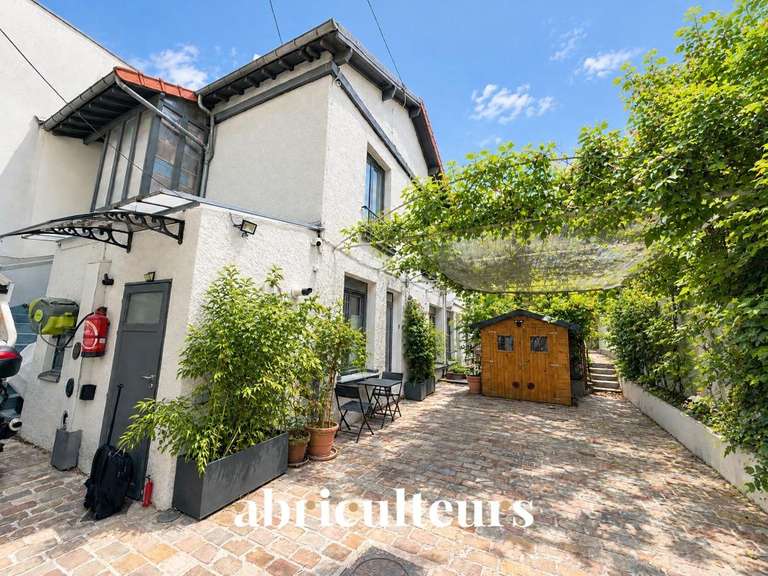 House Issy-les-Moulineaux - 4 bedrooms - 140m²