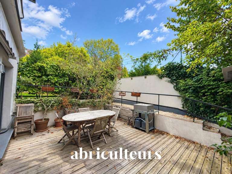 House Issy-les-Moulineaux - 4 bedrooms - 140m²