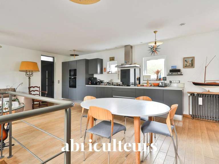 House Issy-les-Moulineaux - 4 bedrooms - 140m²