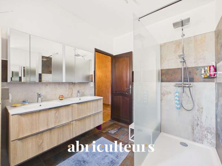 Maison Charleval - 5 chambres - 198m²