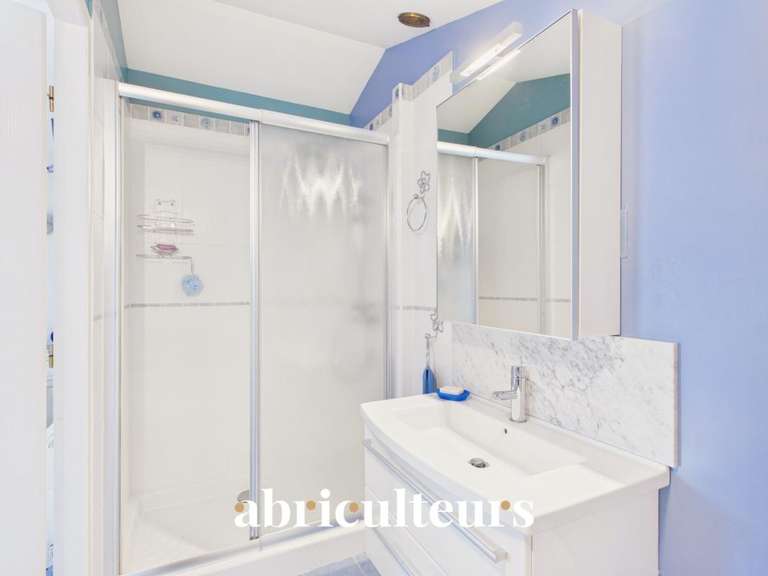 Maison Charleval - 5 chambres - 198m²
