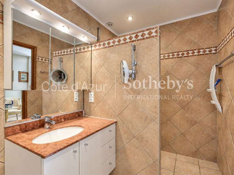 Maison Châteauneuf-Grasse - 9 chambres - 370m²