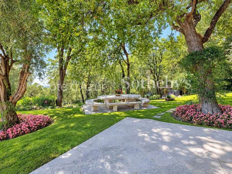 Maison Châteauneuf-Grasse - 9 chambres - 370m²