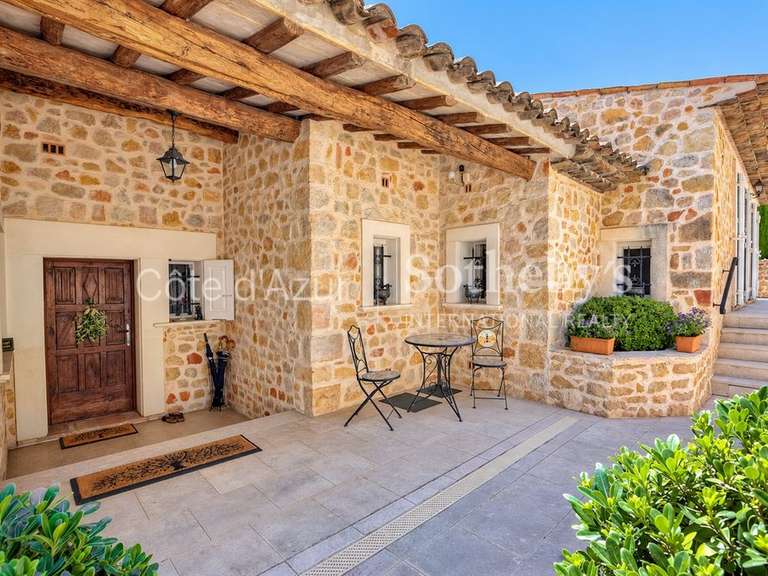 Maison Châteauneuf-Grasse - 9 chambres - 370m²