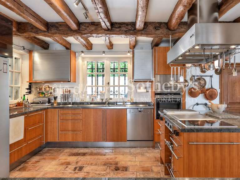 Maison Châteauneuf-Grasse - 9 chambres - 370m²