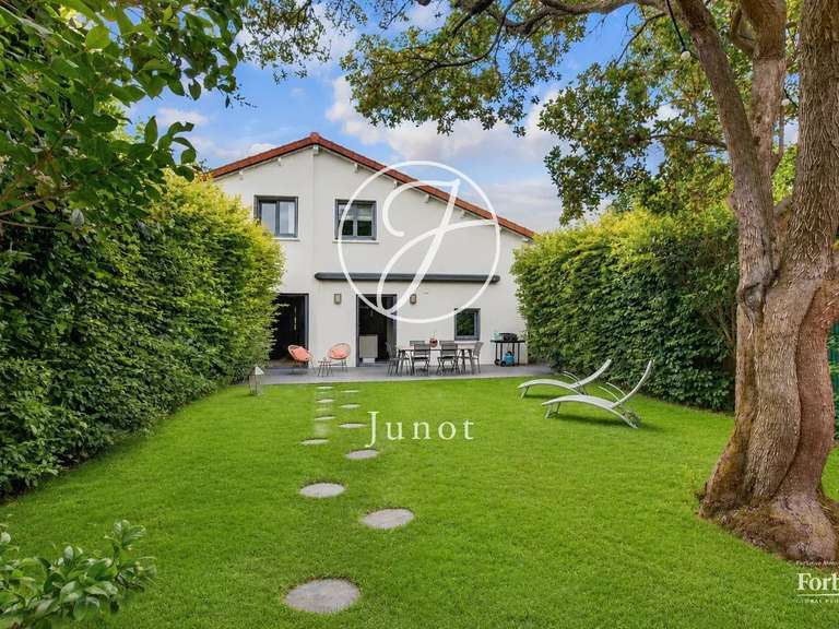 Maison Rueil-Malmaison - 5 chambres - 233m²
