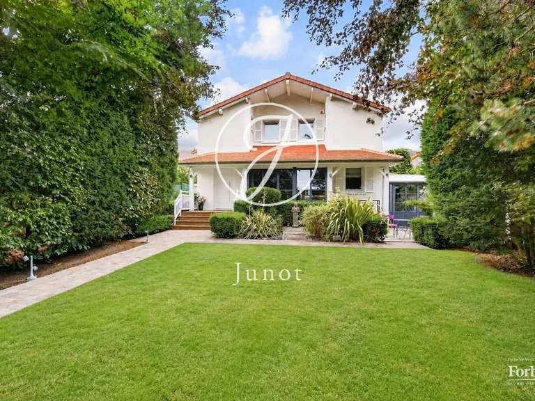Maison Rueil-Malmaison - 5 chambres - 233m²