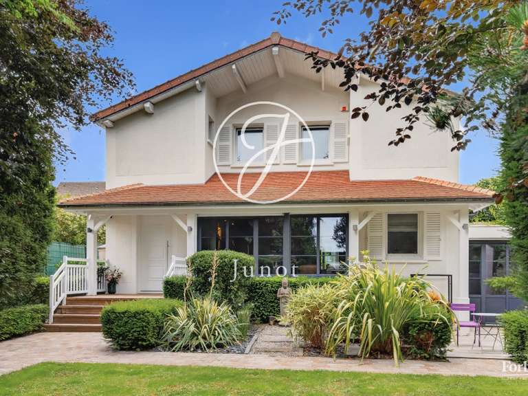Maison Rueil-Malmaison - 5 chambres - 233m²