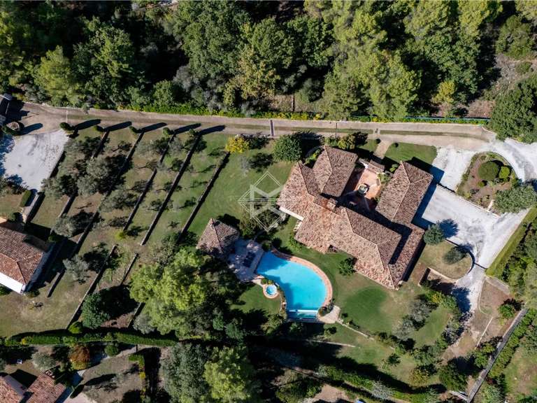 Maison Le Rouret - 4 chambres - 344m²