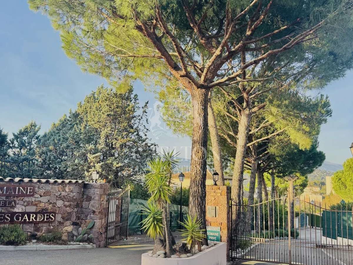 Land Cannes