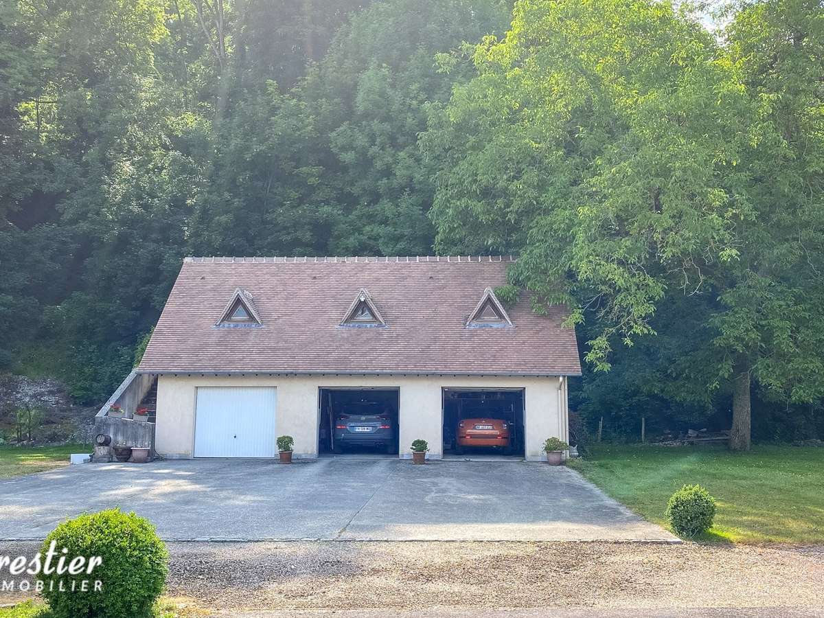 Property La Bouille