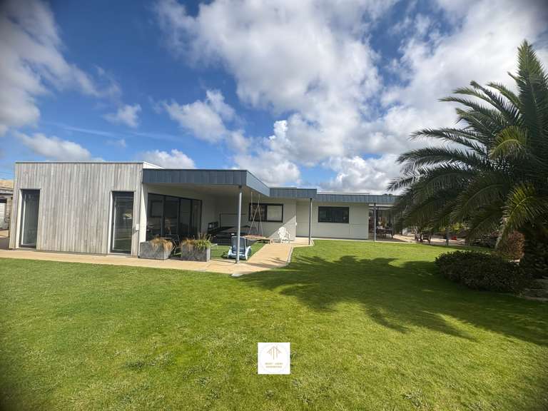 Propriété Lesneven - 3 chambres - 316m²