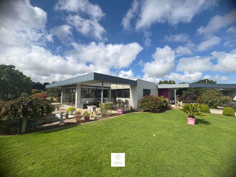 Propriété Lesneven - 3 chambres - 316m²