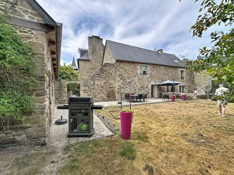 Propriété Jugon-les-Lacs - 8 chambres - 502m²