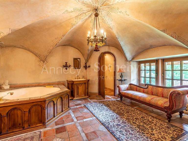 Château Usinens - 8 chambres - 685m²