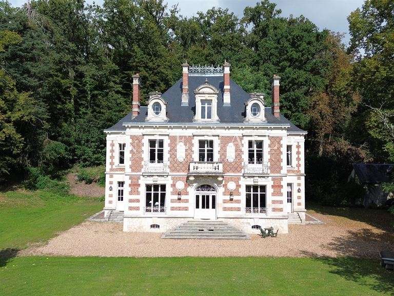 Castle Blois - 8 bedrooms - 560m²