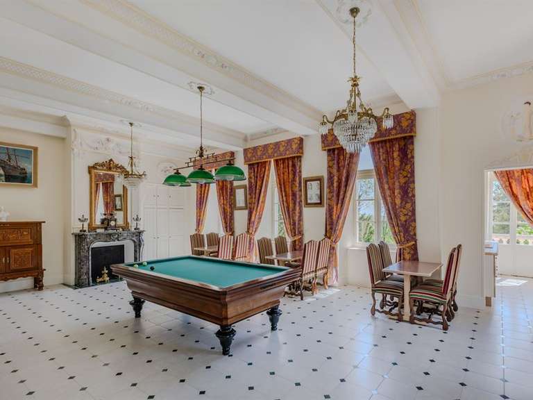 Château Dijon - 685m²