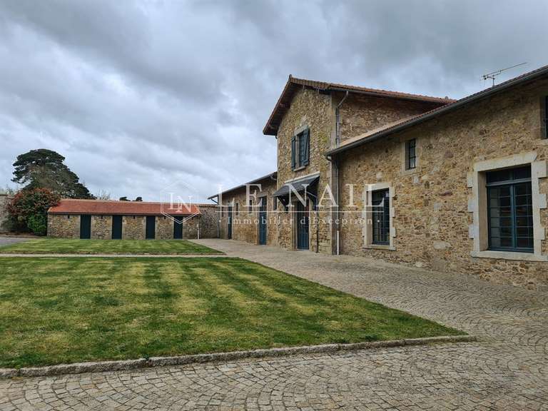 Château La Roche-sur-Yon - 7 chambres - 900m²