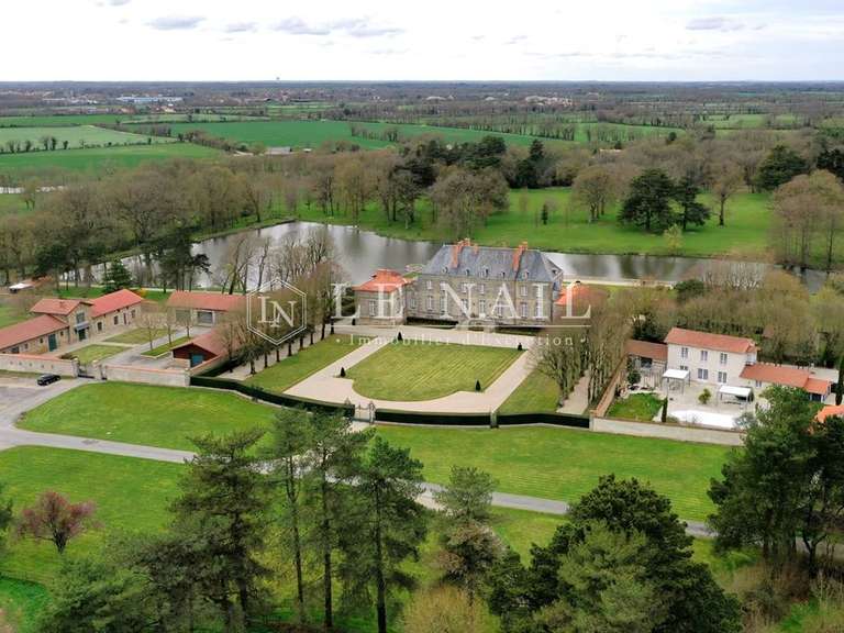 Château La Roche-sur-Yon - 7 chambres - 900m²