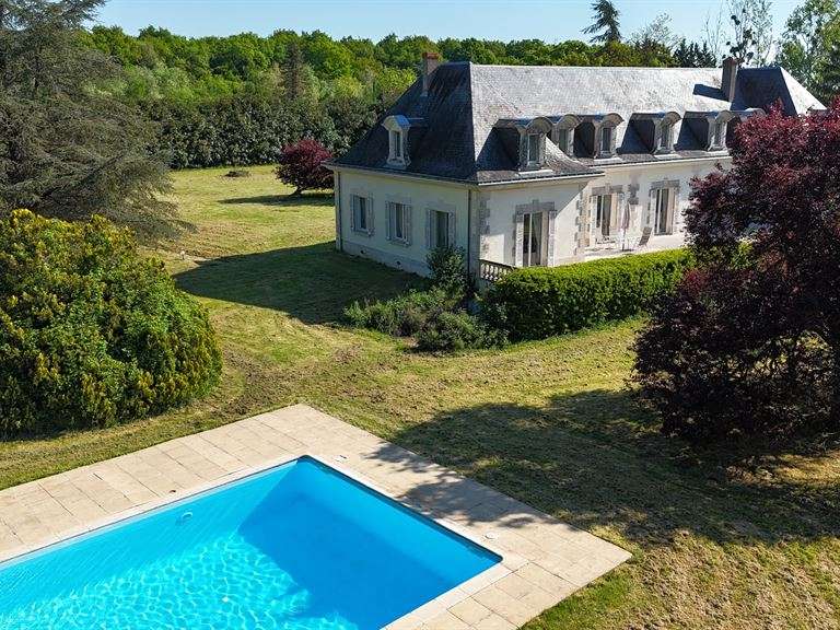 Maison Saché - 14 chambres - 620m²