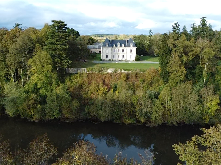 Castle Saint-Martin-sur-Oust - 21 bedrooms - 820m²