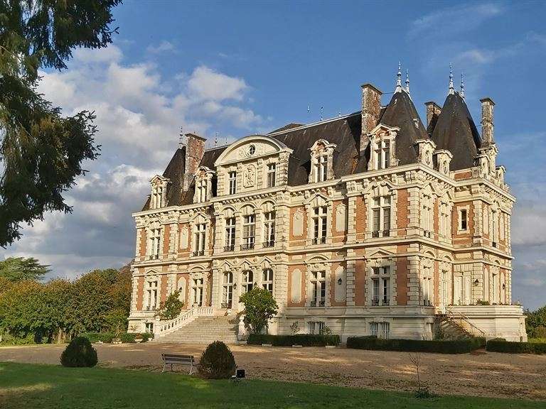 Château Angers - 18 chambres - 1500m²