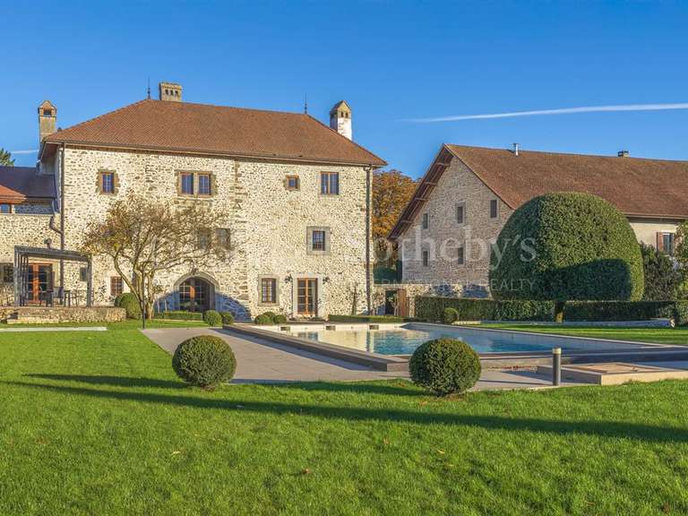 Castle Saint-Julien-en-Genevois - 12 bedrooms - 1077m²