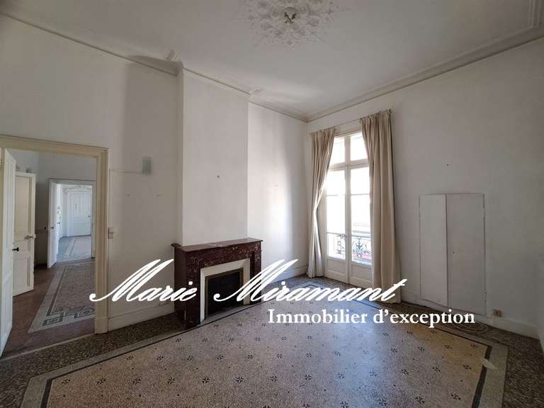 Hôtel particulier Nîmes - 11 chambres - 500m²