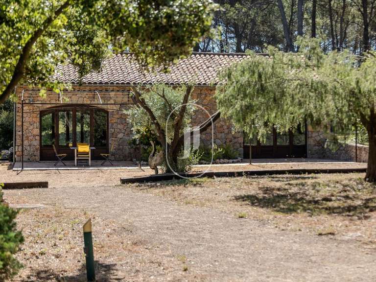 Propriété Taradeau - 6 chambres - 340m²