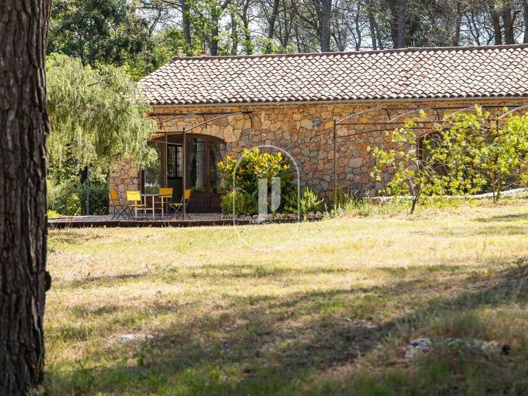 Propriété Taradeau - 6 chambres - 340m²