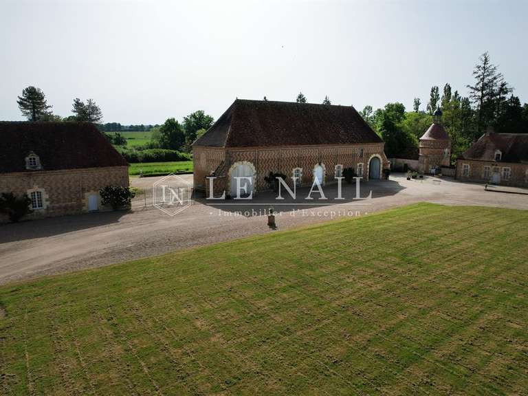 Castle Bourges - 8 bedrooms - 660m²