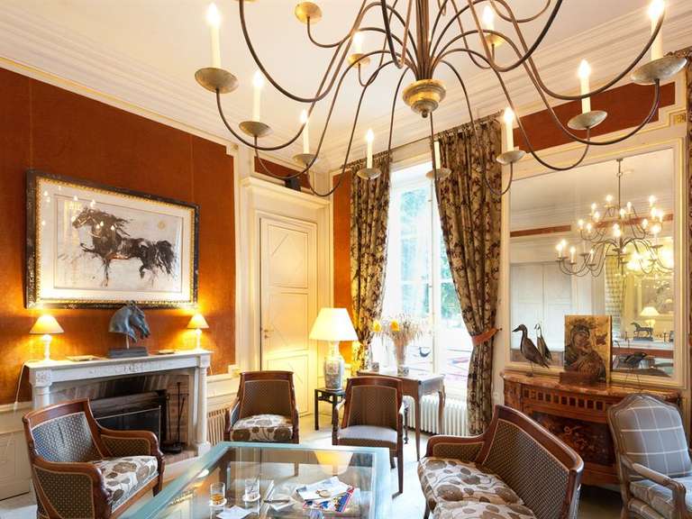Château Moulins - 968m²