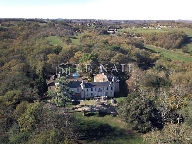 Château Auch - 10 chambres - 640m²