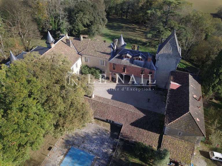 Château Auch - 10 chambres - 640m²