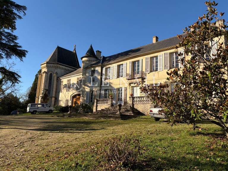 Château Auch - 10 chambres - 640m²
