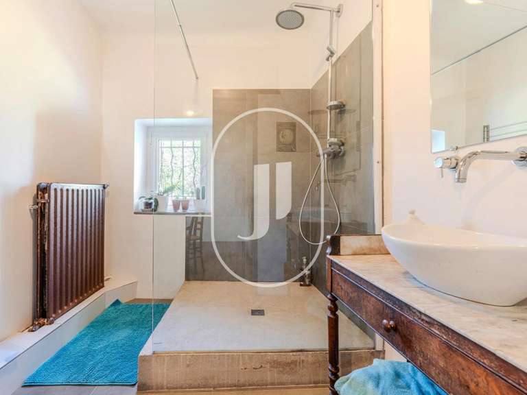 Maison Salon-de-Provence - 5 chambres - 300m²