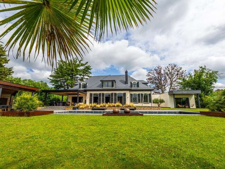 Propriété Bizanos - 7 chambres - 392m²