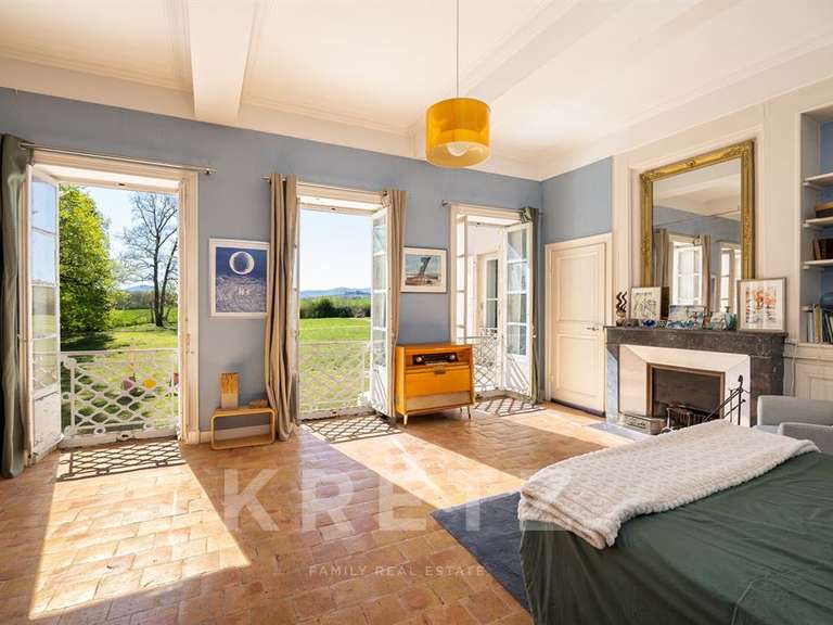 Château Charentay - 10 chambres - 632m²