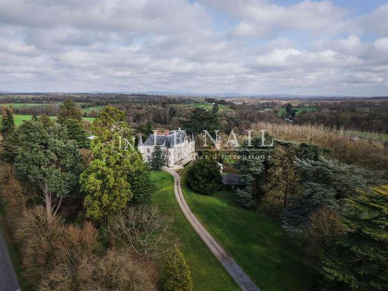 Château Laval - 13 chambres - 600m²