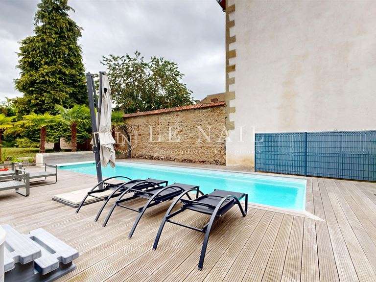 Hôtel particulier Autun - 8 chambres - 583m²