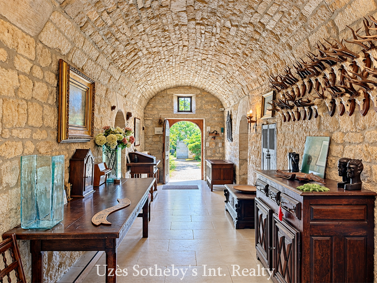 Château Barjac - 10 chambres - 700m²