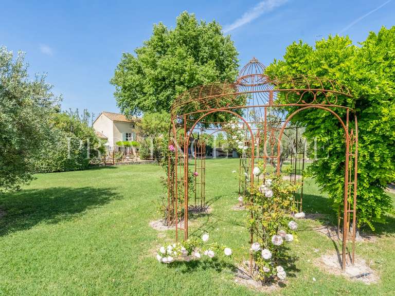 Propriété L'Isle-sur-la-Sorgue - 6 chambres - 404m²