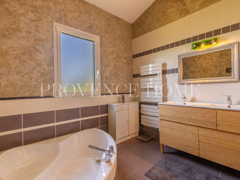 Propriété Apt - 6 chambres - 270m²